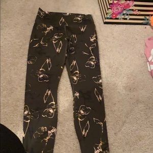 Army green fabletics leggings